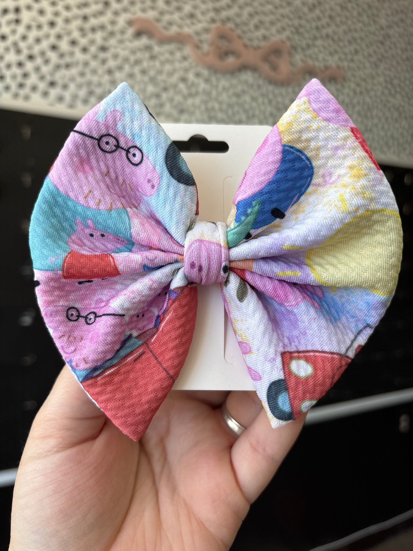 Pig family- regular bow