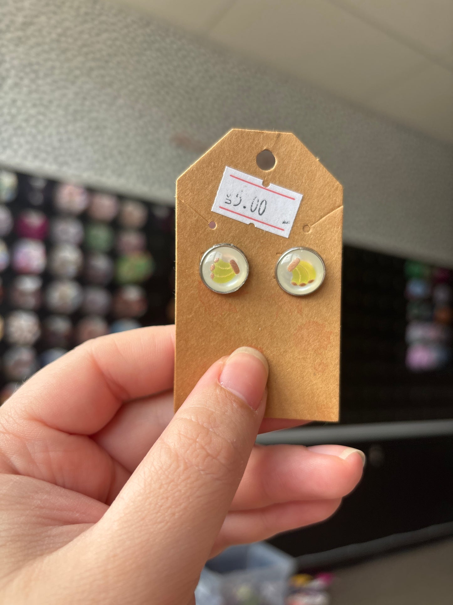 Banana 12mm earring
