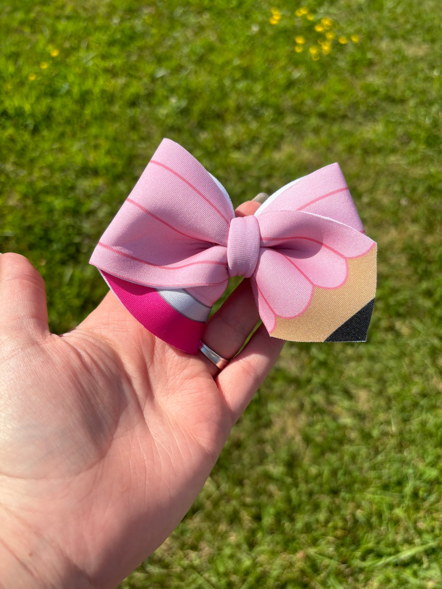 Light pink pencil clip bow