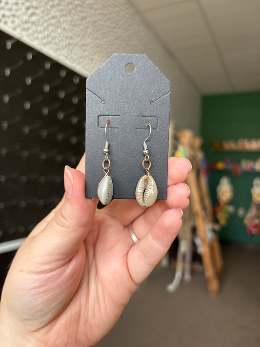 Shell dangle earrings