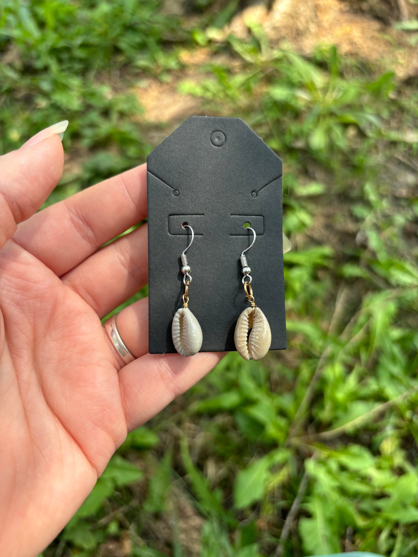 Shell dangle earrings