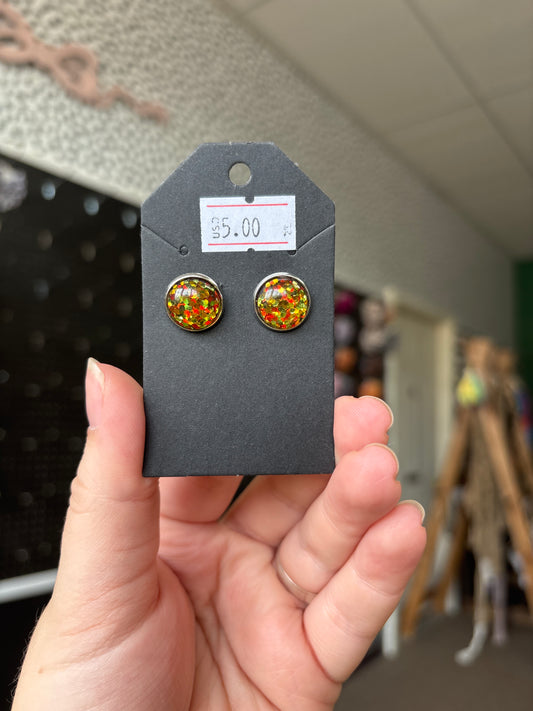 Gold/red glitter 12mm earring