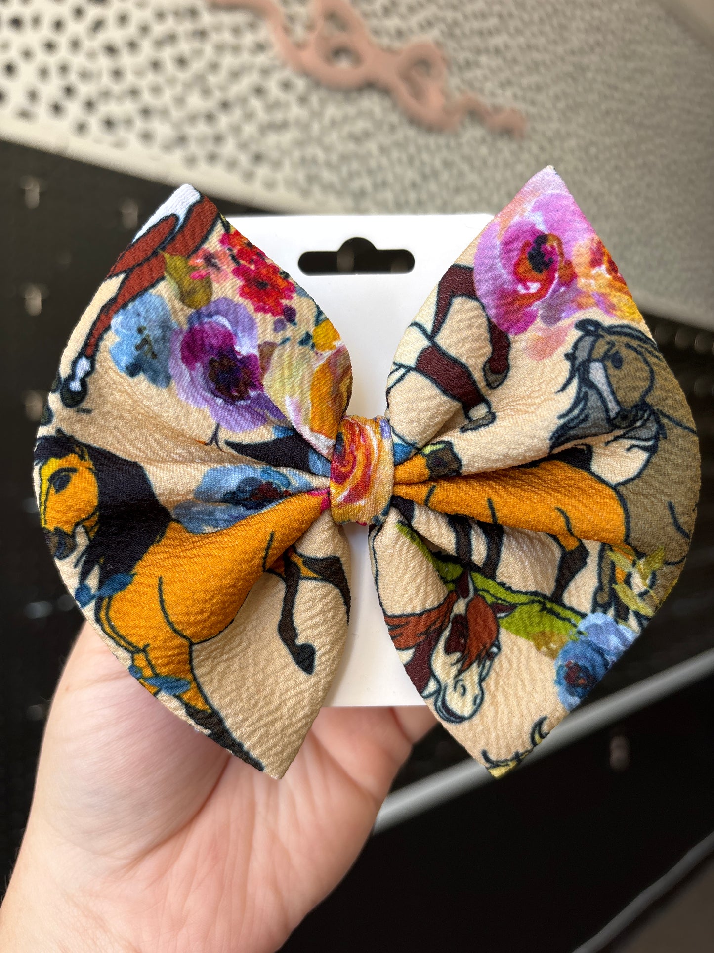 Horse- regular bow
