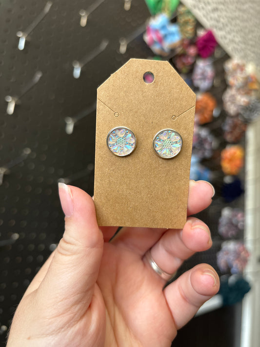 Icy floral 12mm earring