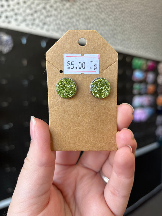 Moss green Durzy 12mm earrings