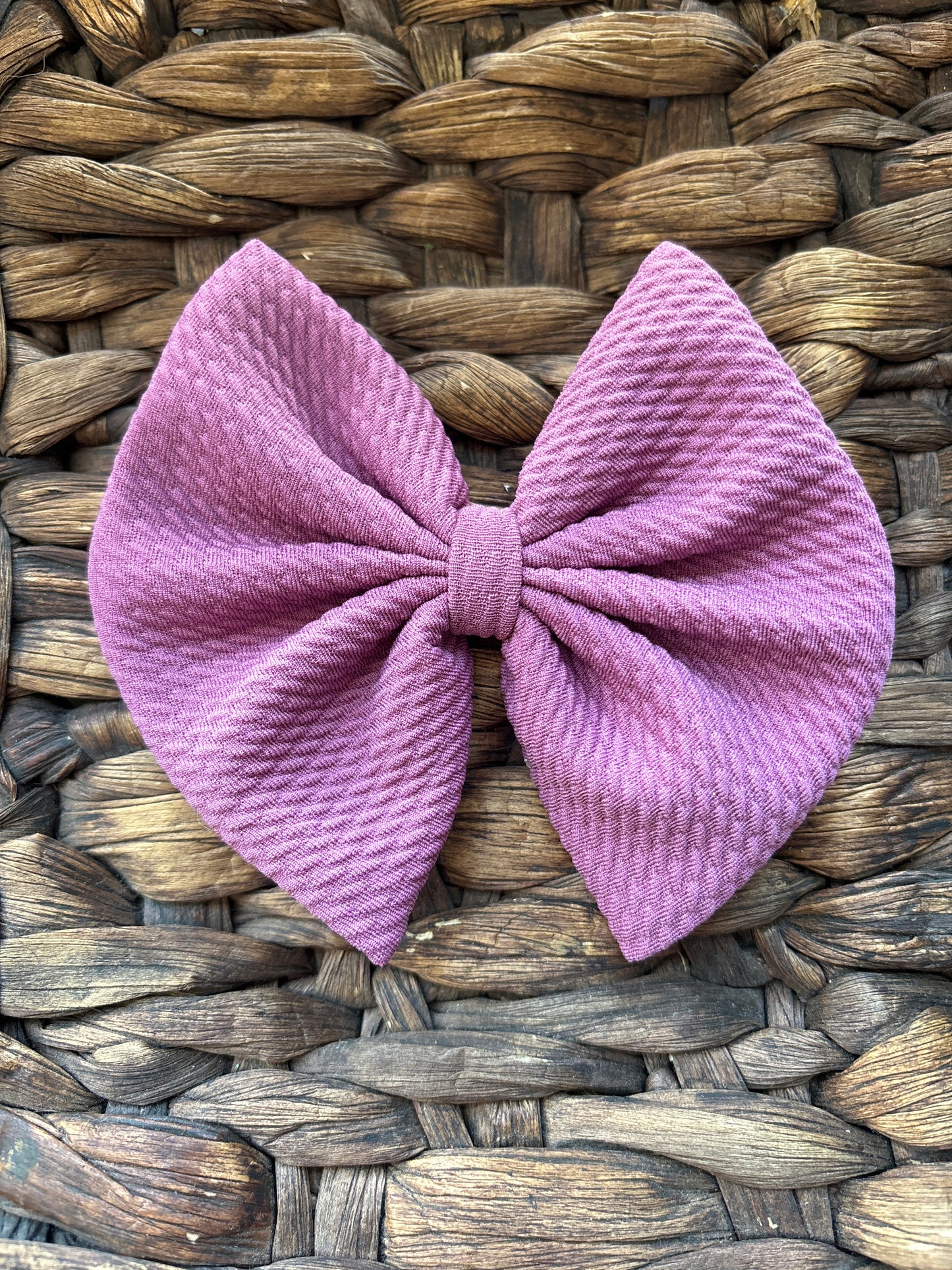 Mauve regular bow