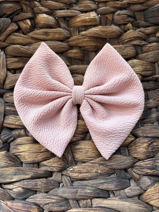 Light pink regular bow