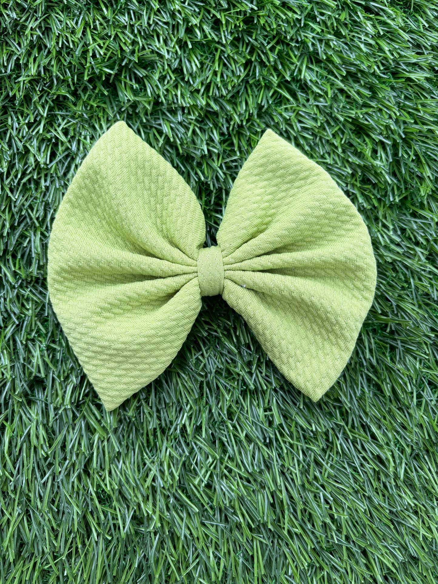 Avocado green regular bow ￼