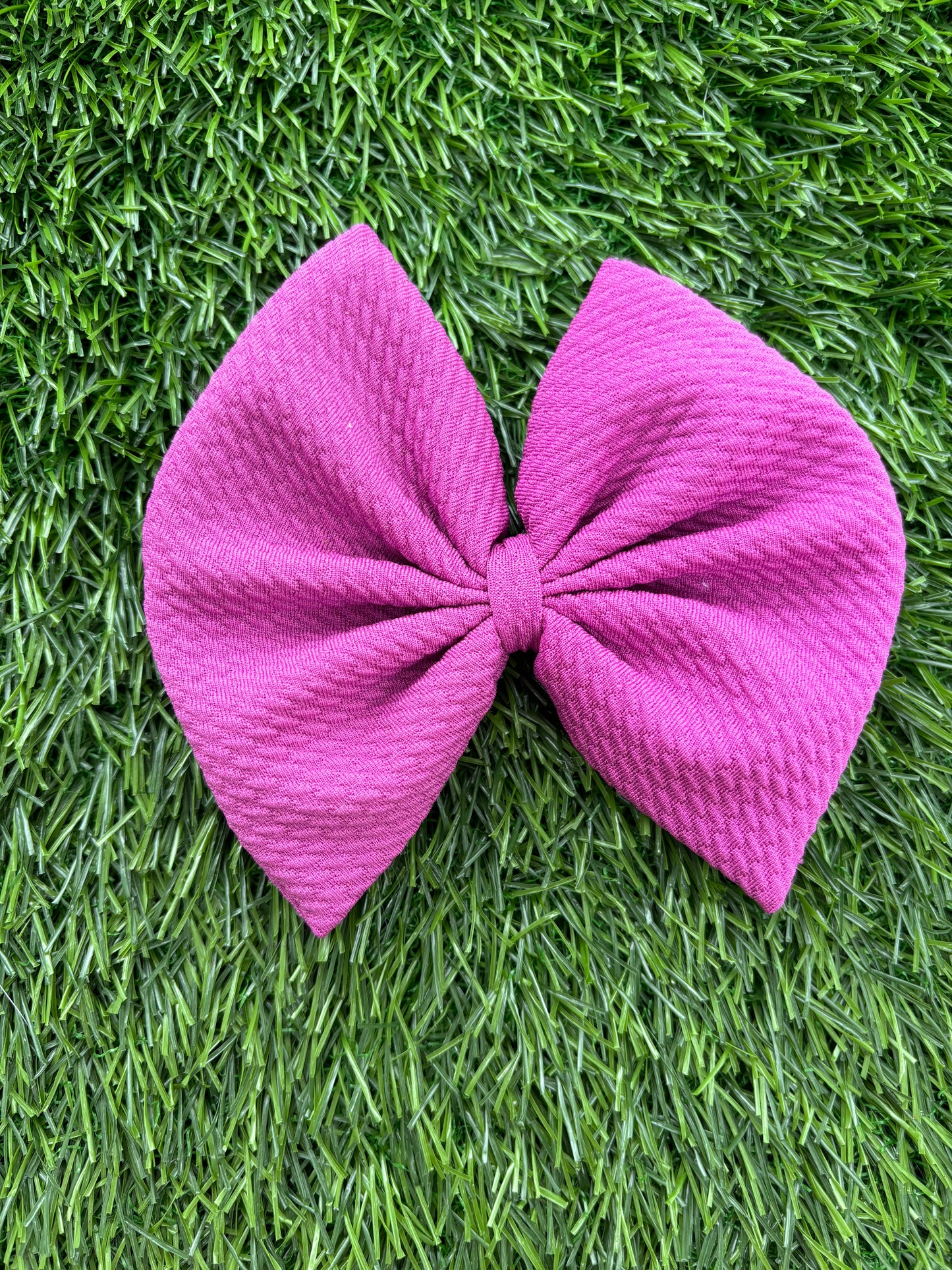 Magenta regular bow