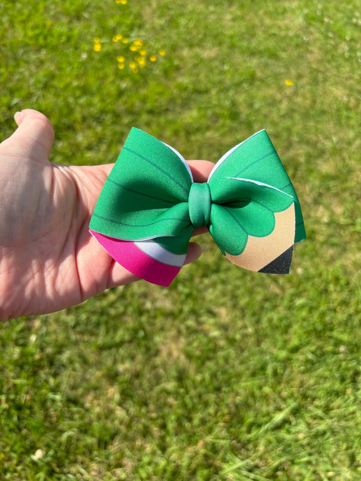 Green pencil clip bow